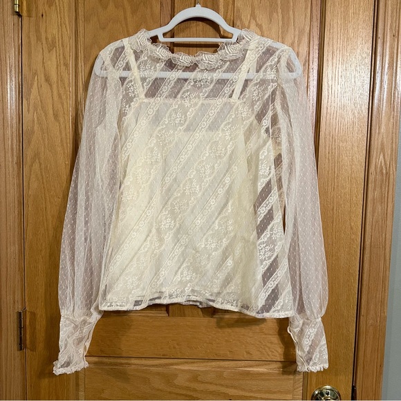 Vintage floral lace blouse with tank lining and button back - Picture 1 of 6